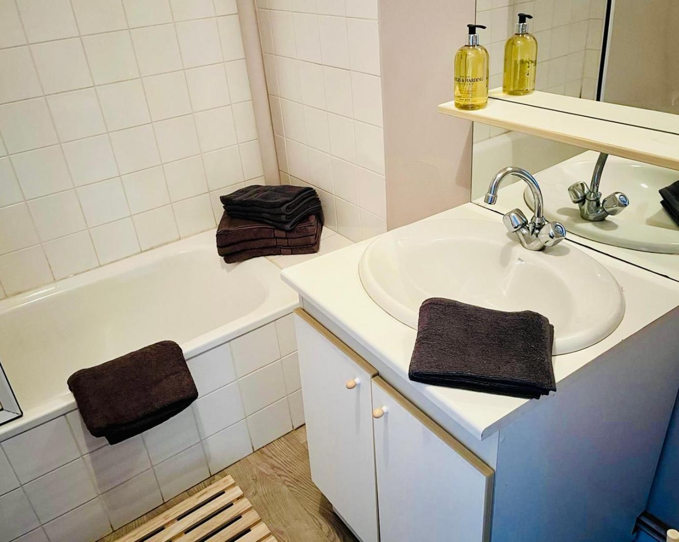 Mountain View 2 Bedroom Apartment Saint Beat Lez Esterno foto
