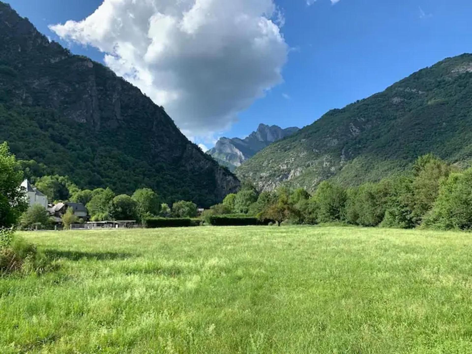 Mountain View 2 Bedroom Apartment Saint Beat Lez Esterno foto